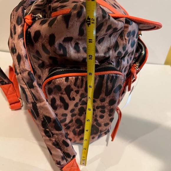 Oversized Leopard Backpack - Picture 2 of 5